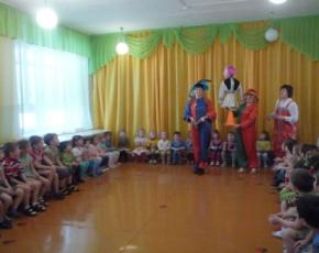 پذیرش کودکان قبل از دورهای فرهنگ عامیانه روسیه در فعالیت های موسیقی برنامه های اصلی اصلی مستقیم