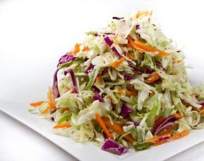 Bela salada de repolho com salada de repolho para dias santos e santos O que é necessário para temperar